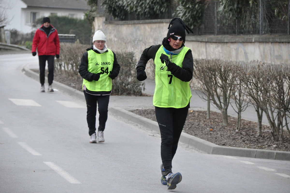 2012-02-12_8_hrs_Charly_sur_Marne_-_claudine_anxionnat_leads_claudie_bizard.jpg
