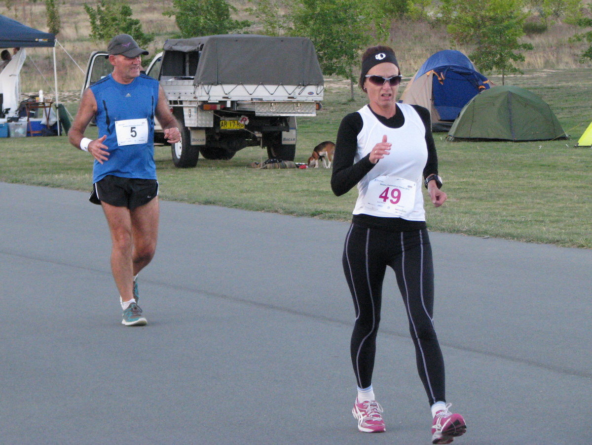 2013-02-16_injinji_12_hour_canberra_steve_jordan_michelle_thompson.JPG