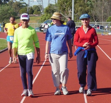 geoff hain with support crew after finishing